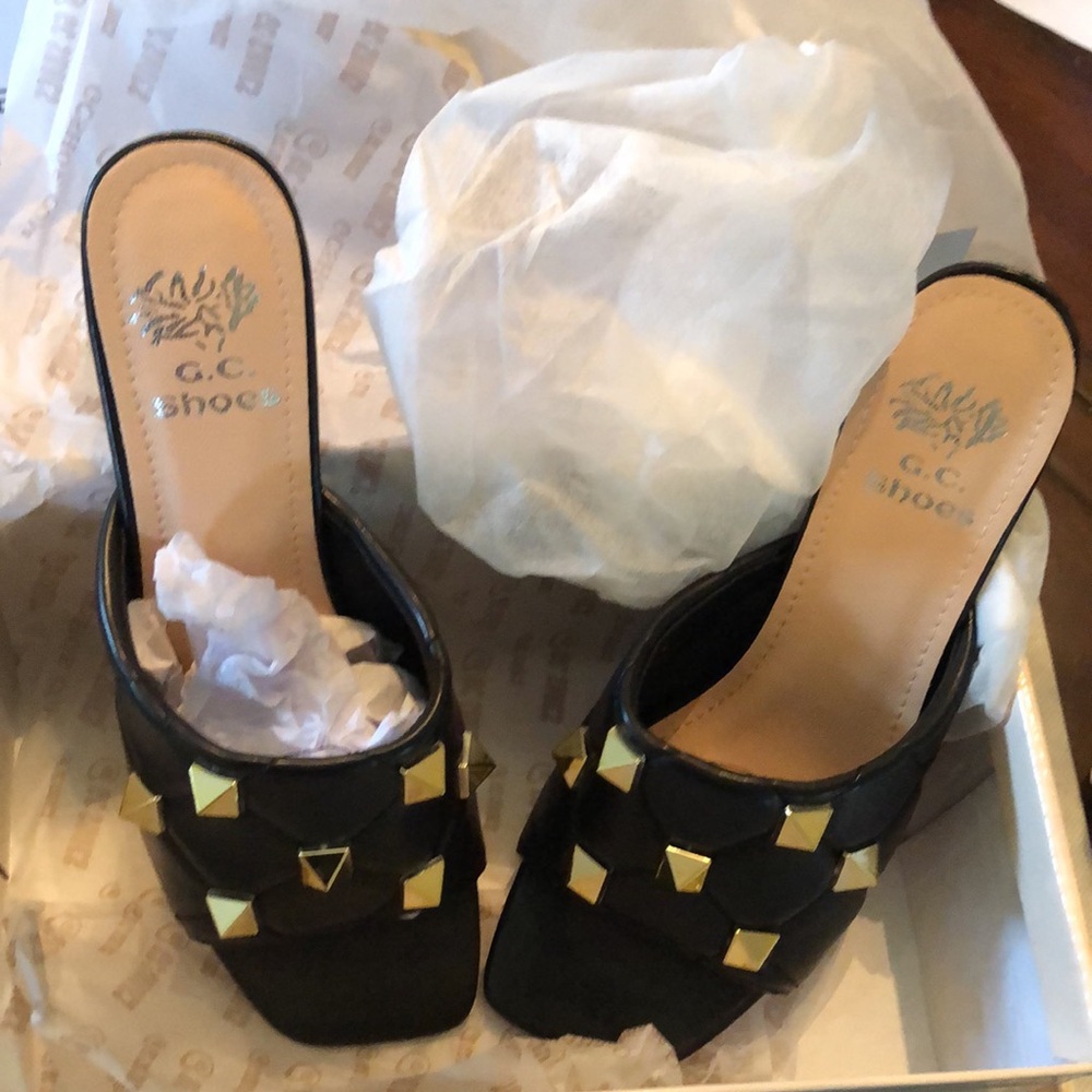 Moved G. C. Shoes Quilted Studded slip on chunky heel sandals storage bags & box